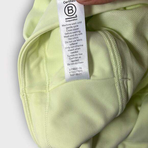 Athleta Run With It Short in Tequila Green Size 1X - Picture 6 of 8